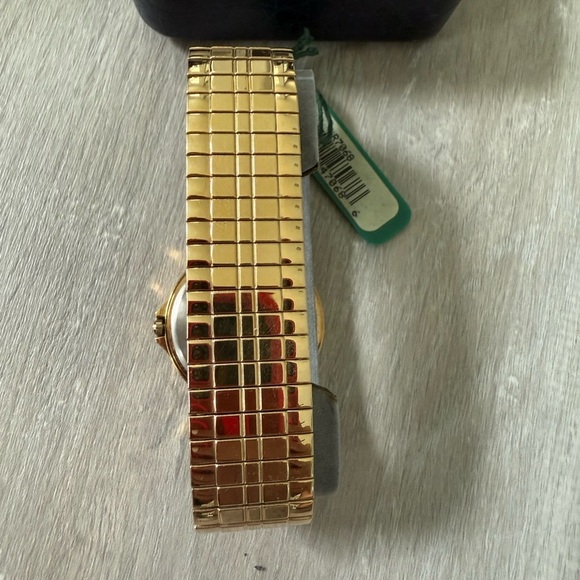 Oscar de la Renta Gold and White Watch needs new batteries - Picture 3 of 8